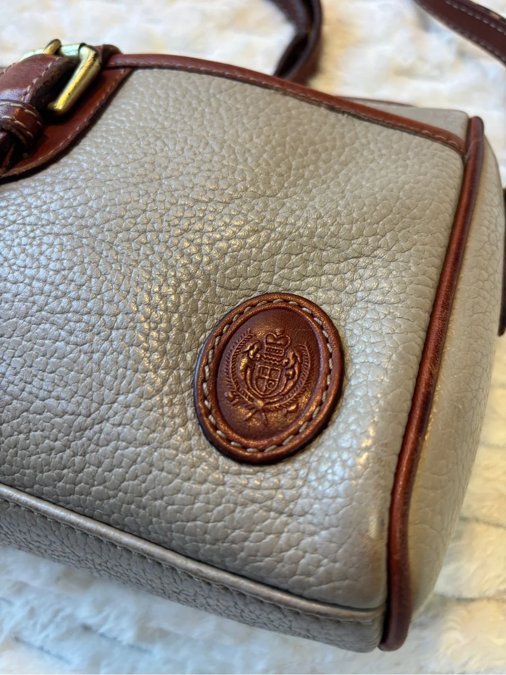 Liz Claiborne Cream Pebbled Leather Crossbody Shoulder Bag Brown Trim